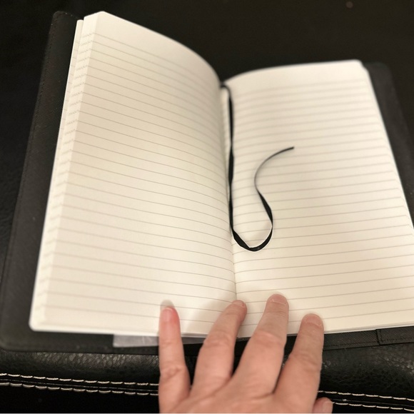 Michael Kors Notebook - Picture 4 of 7